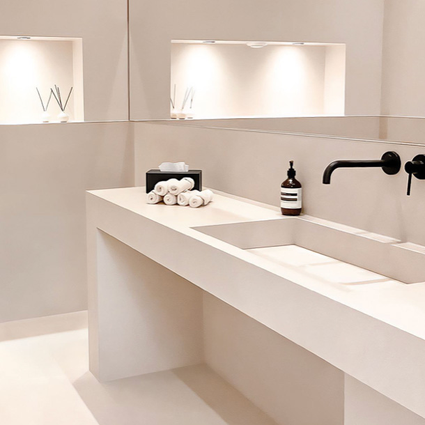 GLŌ Studio Köln — minimalistisches Interieur